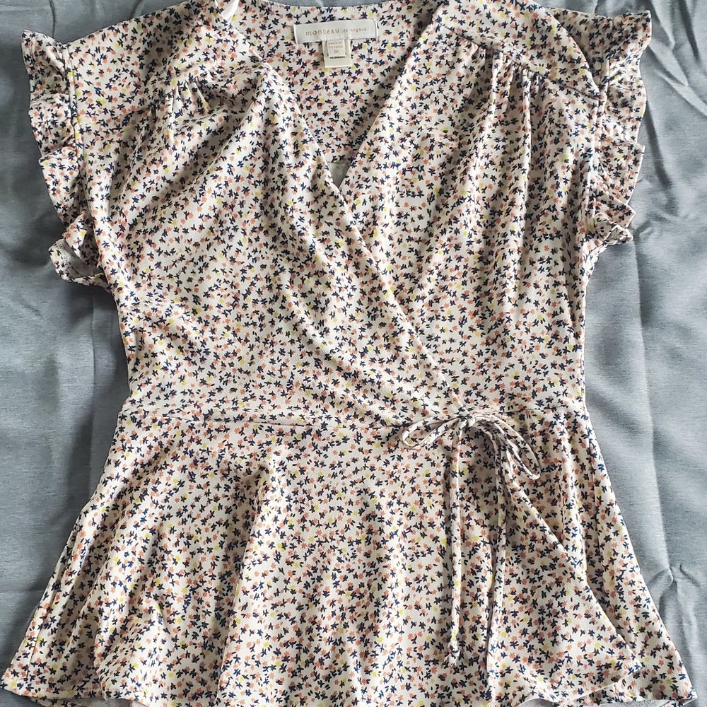 Flutter V-neck crop flutter blouse